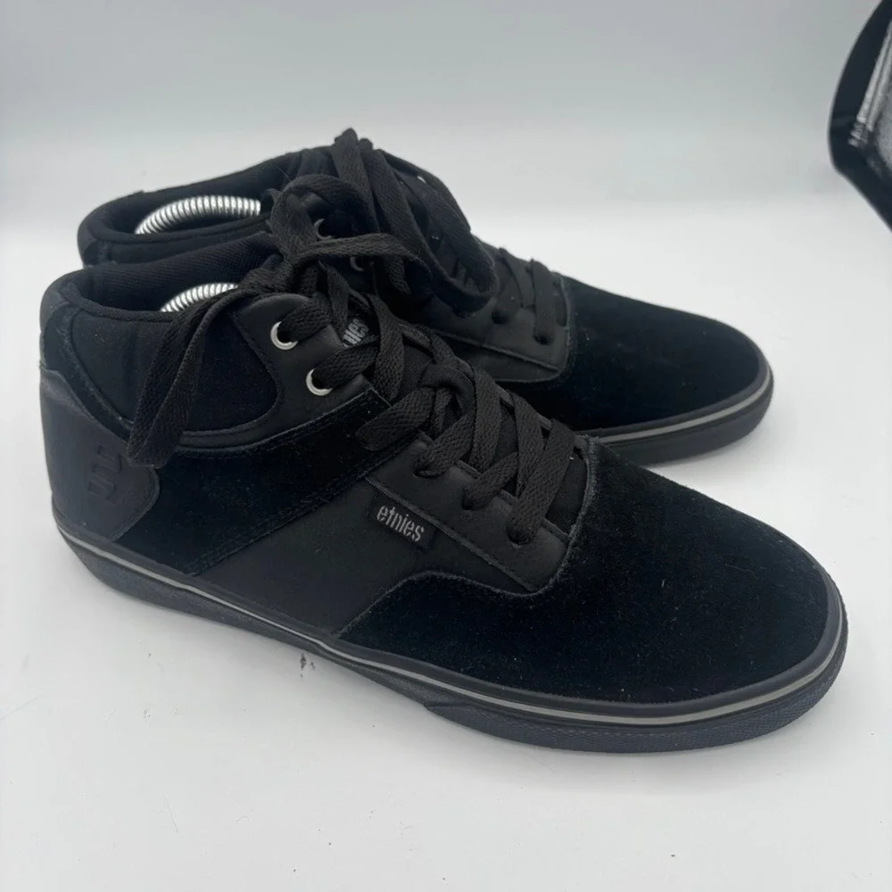 Y2K Etnies Half Pipe Sneakers Men 9.5 Triple Black Suede MidTop Skate Shoe EUC